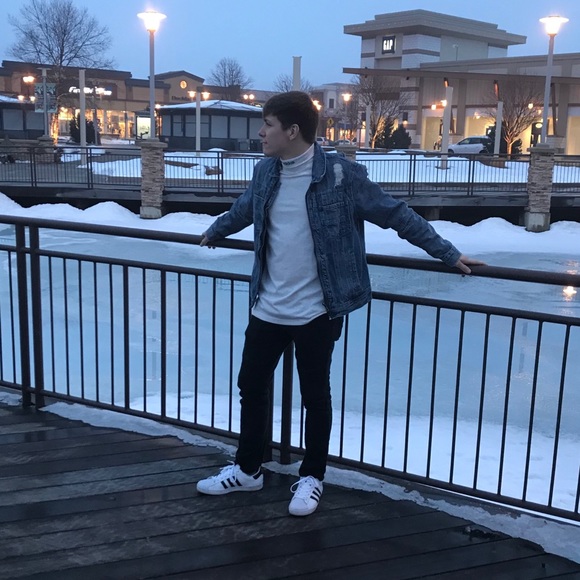 Meet your Posher, Kohle - Picture 1 of 1